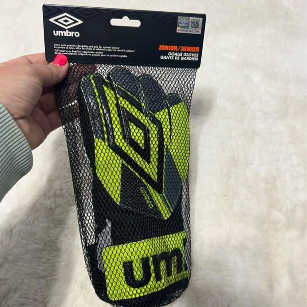 Youth UMBRO goalie gloves. Brand New!